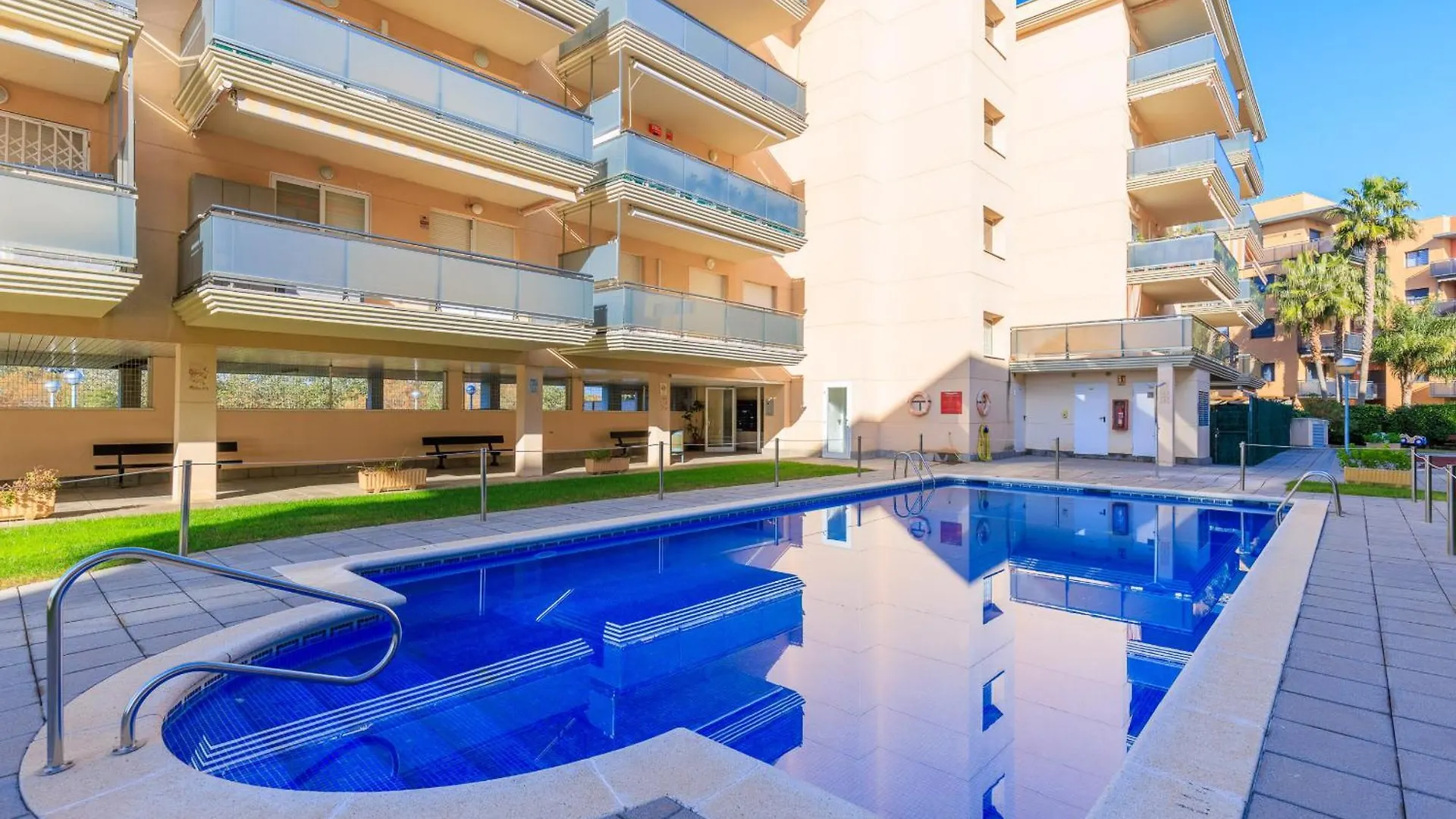 Maldivas I Apartment La Pineda Spain